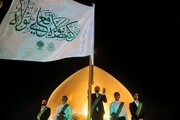 تصاویر/ پرچم غدیر در آسمان حرم امامین عسکریین (ع) برافراشته شد
