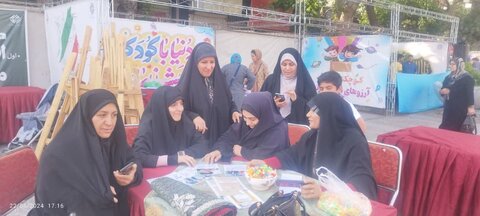 تصاویر/فعالیت طلاب مدرسه علمیه الزهرا (س) اراک بمناسبت عید غدیر و مشارکت حداکثری مردم در انتخابات