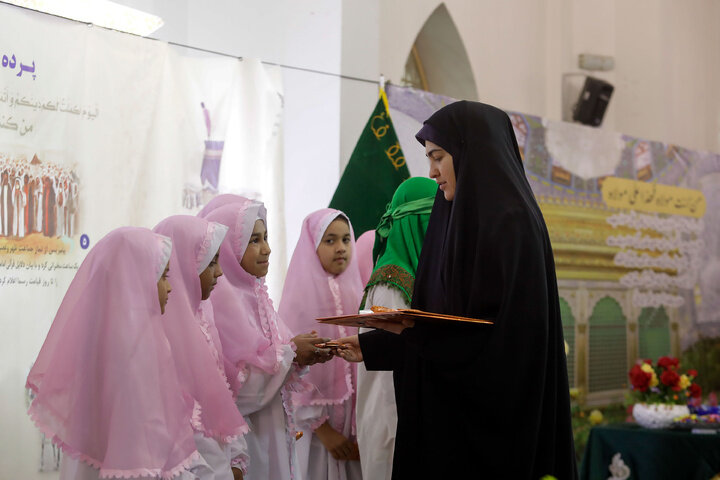 حرم امام رضا (ع) میں بین الاقوامی سطح پر نوجوان بچیوں کیلئے جشن کا اہتمام+تصاویر