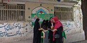 تصاویر/ برپایی ایستگاه صلواتی به مناسبت عید غدیر توسط طلاب مدرسه علمیه الهیه ساوه