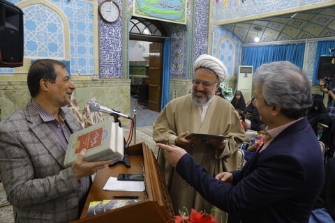 تصاویر / همایش "مهرواره قلم و غدیر" در بقعه مطهر علی بن بابویه قمی(ره)