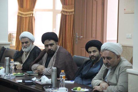 تصاویر/ جلسه نهادهای حوزوی با موضوع حضور حداکثری در انتخابات ریاست