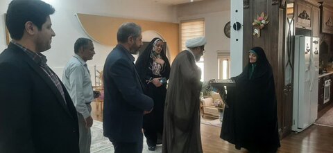 تصاویر دیدار با خانواده شهدای سادات در ازنا به مناسبت عید غدیر