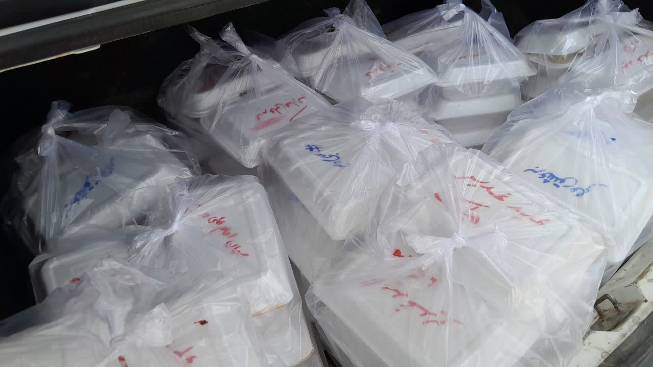 اطعام ۵۰۰ نفر در دهه ولایت در محله سجادیه هرمزگان