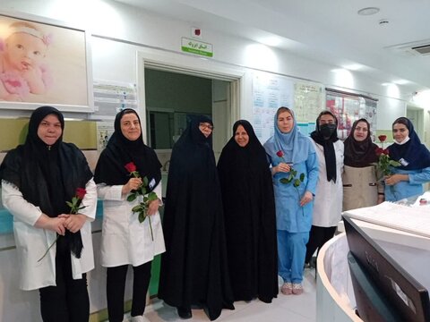 تصاویر/بازدید مدیر موسسه آموزش عالی ریحانة الرسول ساوه از مادران و نوزادان تازه متولد شده در بیمارستان شهید چمران