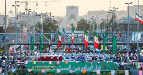 جشنِ عید غدیر کے موقع پر تہران میں 10 کلومیٹر طویل غدیری دسترخوان، عوام کی بھرپور شرکت