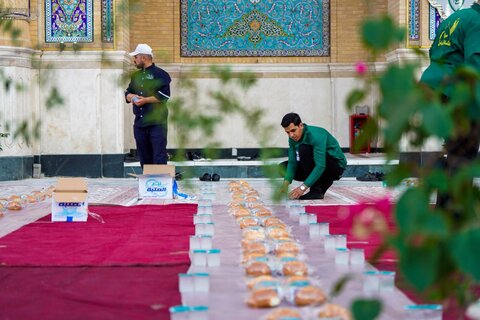 سفرة العطاء العلوي تمتد في صحن السيدة فاطمة الزهراء (عليها السلام) بمناسبة عيد الغدير الأغر