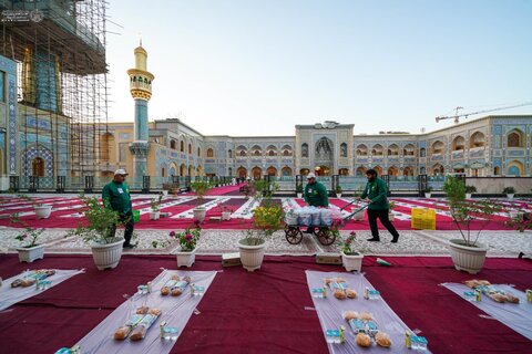 سفرة العطاء العلوي تمتد في صحن السيدة فاطمة الزهراء (عليها السلام) بمناسبة عيد الغدير الأغر