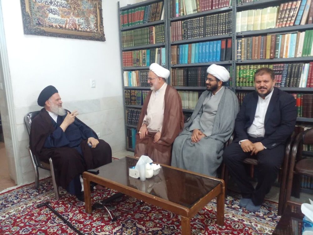 دیدار نماینده آیت الله اعرافی با استاد حوزه + عکس