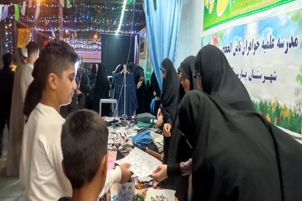 برپایی غرفه مدرسه علمیه ثامنالحجج(ع) پارسآباد در نمایشگاه غدیریه