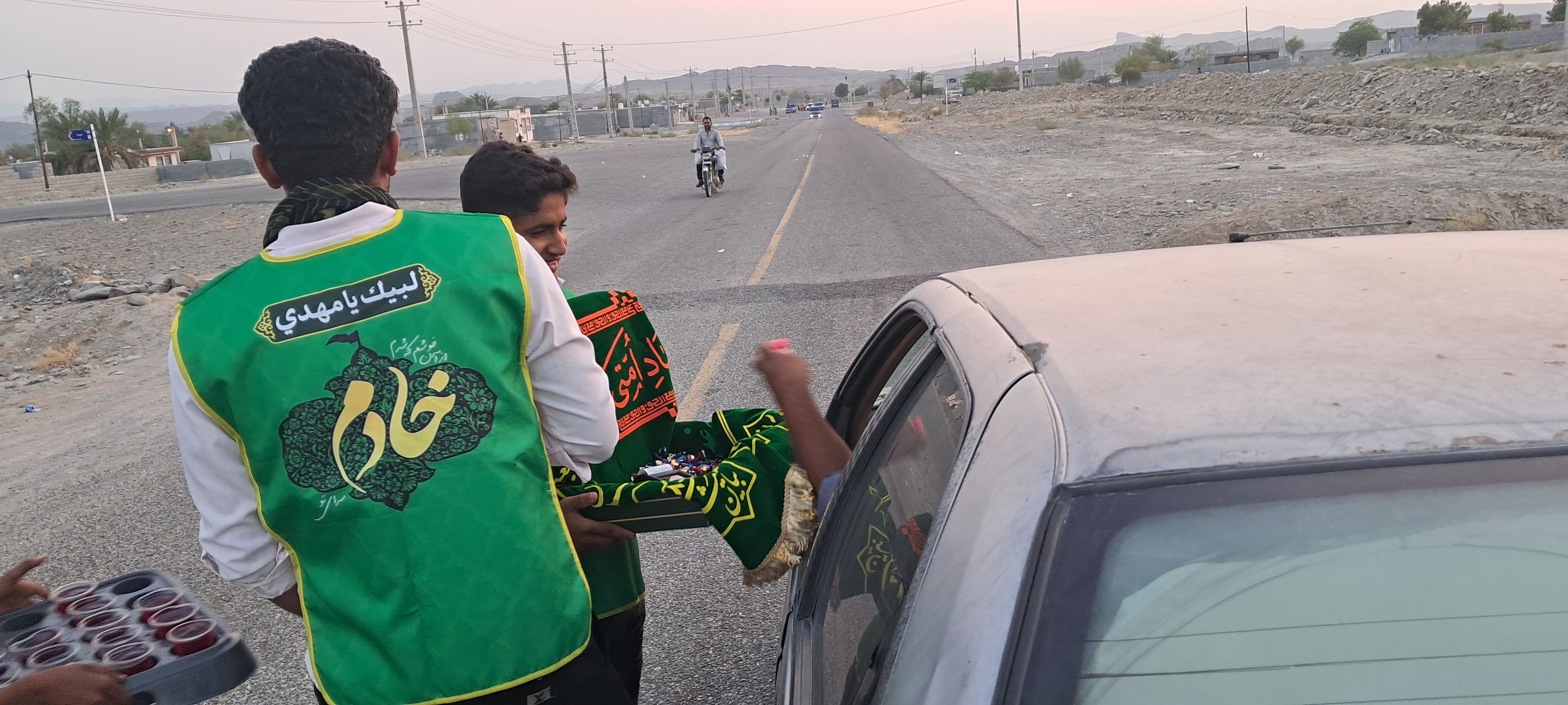 فعالیت ایستگاههای صلواتی عید غدیر در روستای سرمازغ شهر سندرک