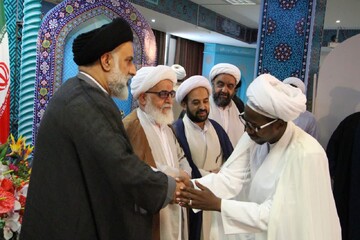 تصاویر/ تلبس جمعی از طلاب جامعه المصطفی اصفهان به لباس مقدس روحانیت