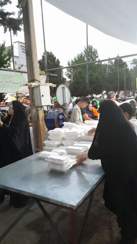 تصاویر/ پخت ۱۲۰۰۰ پرس غذا و اطعام غدیر در تفرش