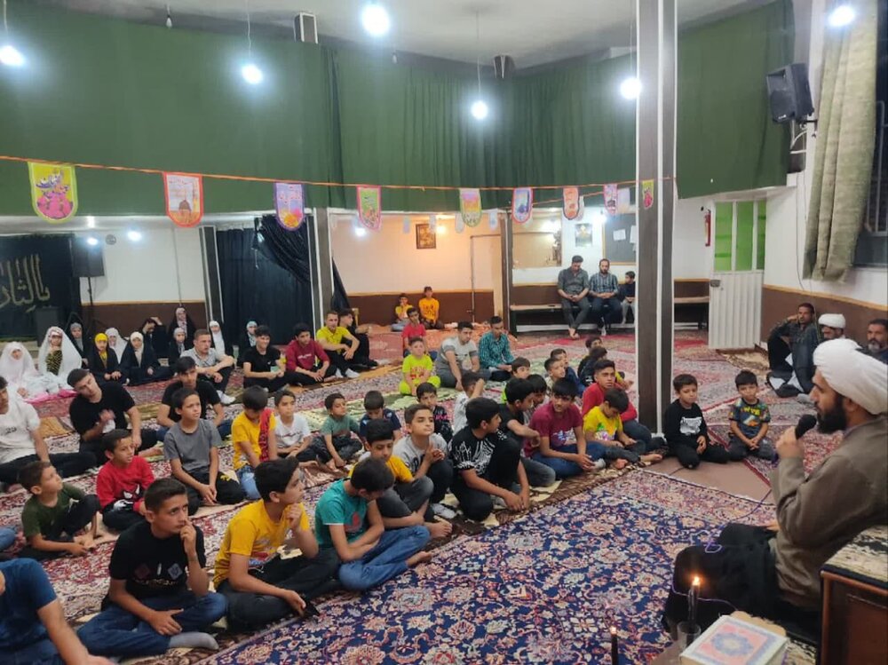 در روزهای امامت و ولایت و غدیر خم شهر خوی غرق در شادی بود