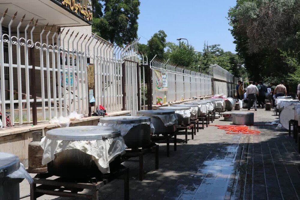 در روزهای امامت و ولایت و غدیر خم شهر خوی غرق در شادی بود