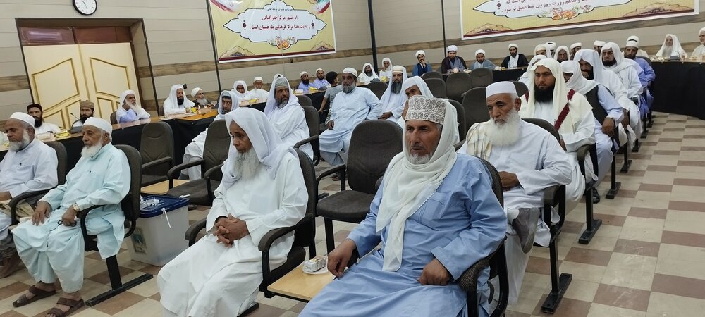 وحدت علمای شیعه و سنی رمز موفقیت مسلمانان و خنثی کننده توطئه دشمنان است