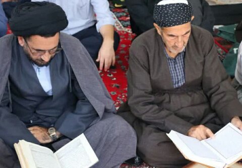 تصاویر/محفل انس با قرآن به مناسبت چهلم شهدای خدمت در شهرستان کامیاران