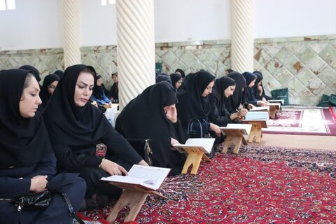 تصاویر/محفل انس با قرآن به مناسبت چهلم شهدای خدمت در شهرستان کامیاران