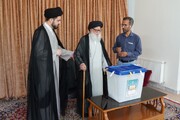 آیت الله مرتضوی رأی خود را به صندوق انتخابات انداخت
