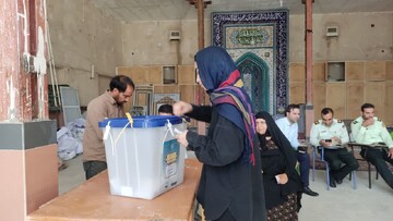 تصاویر/ حضور مردم کوهدشت در پای صندوق های رای