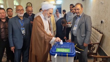 تصاویر / حضور آیت الله اعرافی در پای صندوق رأی