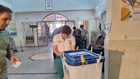 تصاویر حضور مردم لرستان در پای صندوق های رای