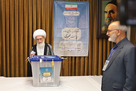 تصاویر/ شرکت آیت الله العظمی نوری در انتخابات چهاردهمن دوره ریاست‌جمهوری