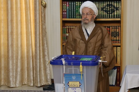 تصاویر/ شرکت آیت الله العظمی مکارم شیرازی در انتخابات چهاردهمن دوره ریاست‌جمهوری