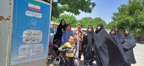 تصاویر/حضور مردم روستای یاتان از توابع شهرستان غرق آباد در انتخابات ریاست‌جمهوری