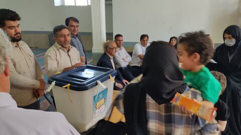 تصاویر حضور مردم کوهدشت در پای صندوق های رای