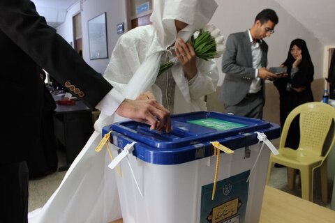 تصاویر/ازدواج با تم انتخابات در زرندیه