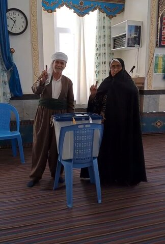 تصاویر/ حضورر روحانیون اهل سنت آذربایجان غربی پای صندوق های رای