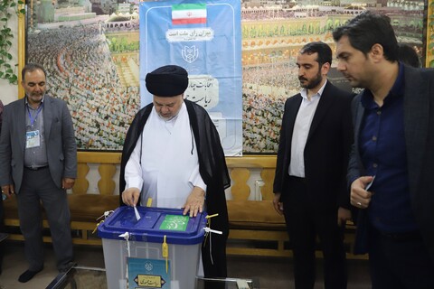 تصاویر / شرکت علما در چهاردهمین دوره انتخابات ریاست جمهوری
