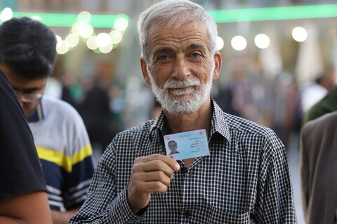 تصاویر / حضور اقشار مختلف مردم قم در چهاردهمین دوره انتخابات ریاست جمهوری