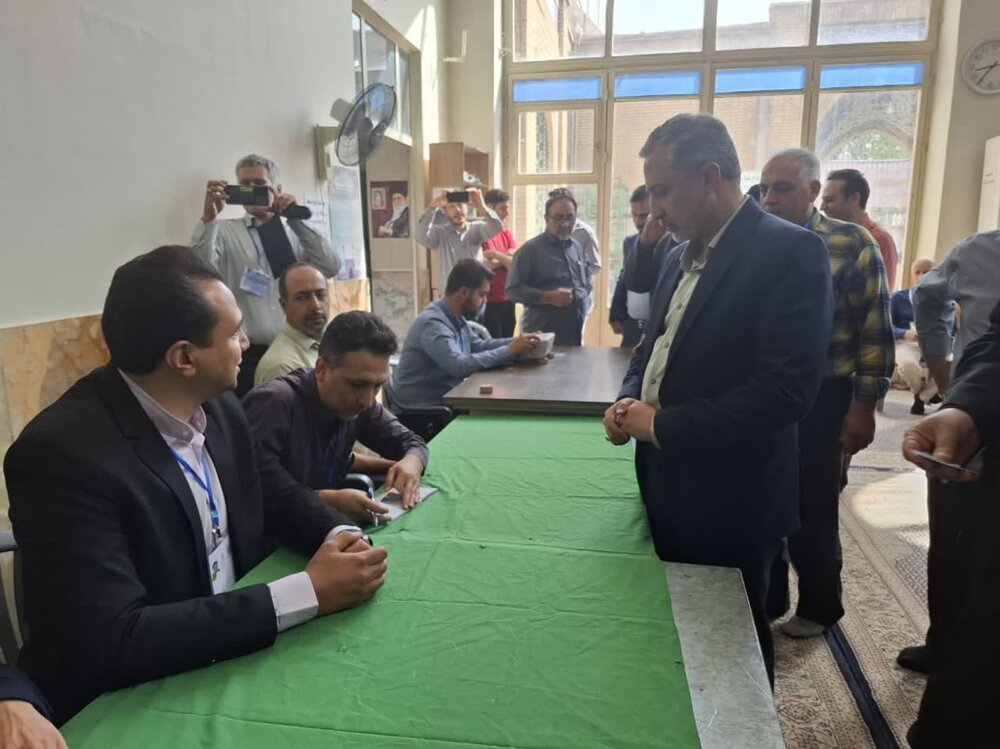 سرپرست فرمانداری ویژه کاشان رأی خود را به صندوق انداخت
+عکس