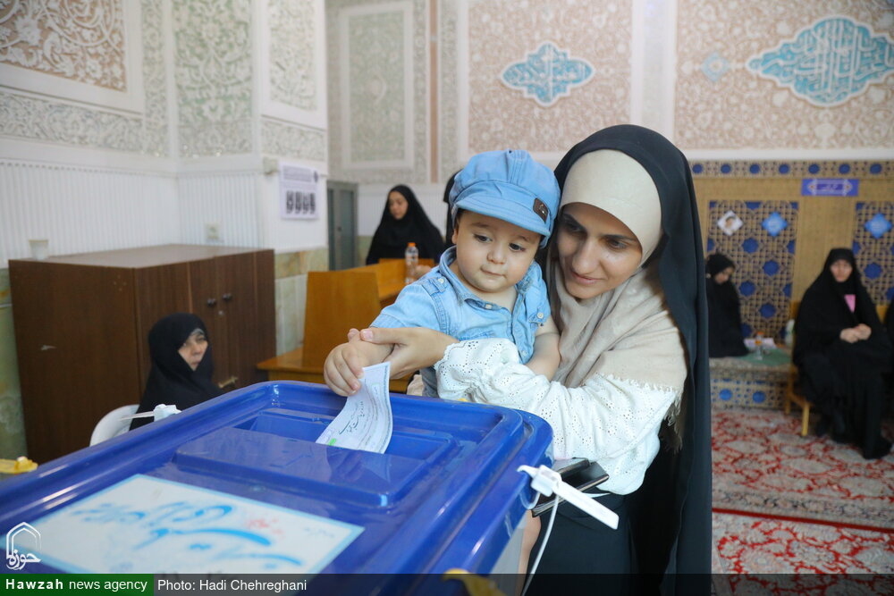 اسلامی جمہوریہ ایران میں صدراتی انتخابات؛ عوام اور اعلیٰ حکام کی بھرپور شرکت+تصاویر