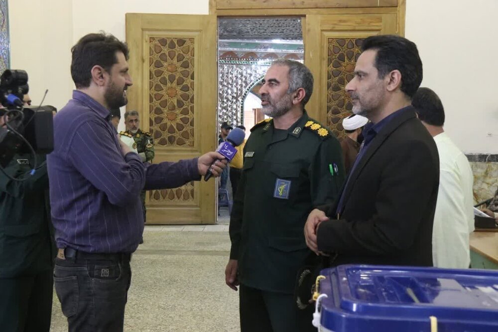 فرماندار شهرستان آران و بیدگل رأی خود را به صندوق انداخت