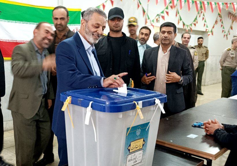 اسلامی جمہوریہ ایران میں صدراتی انتخابات؛ عوام اور اعلیٰ حکام کی بھرپور شرکت+تصاویر