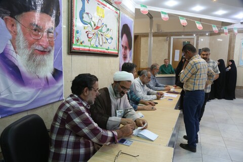 تصاویر/ تصاویری از آخرین ساعات پایانی اخذ رای در مساجد و مدارس پردیسان
