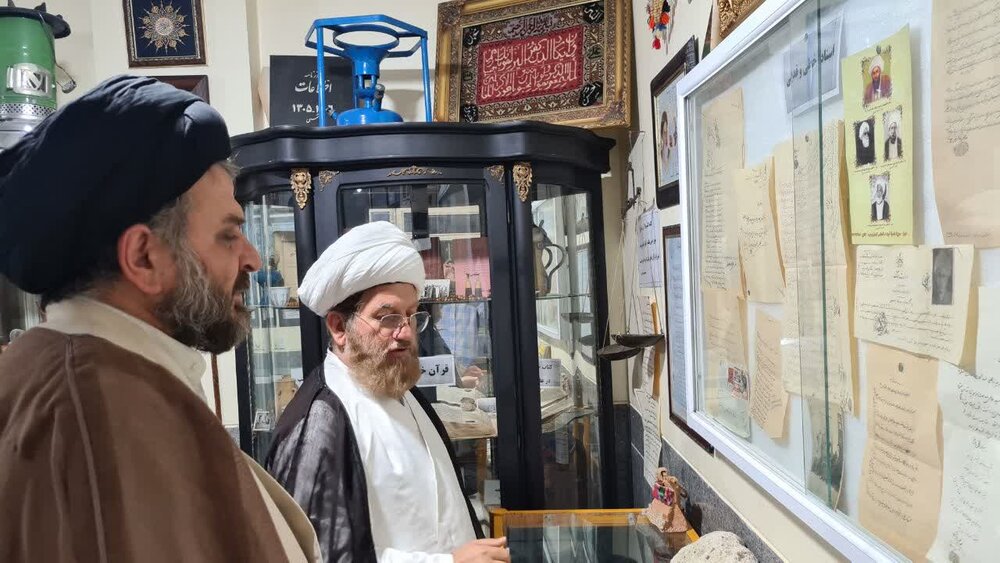 بازدید مدیر حوزه علمیه خوزستان از مدرسه علمیه و موزه آیت الله انصاری(ره) اهواز