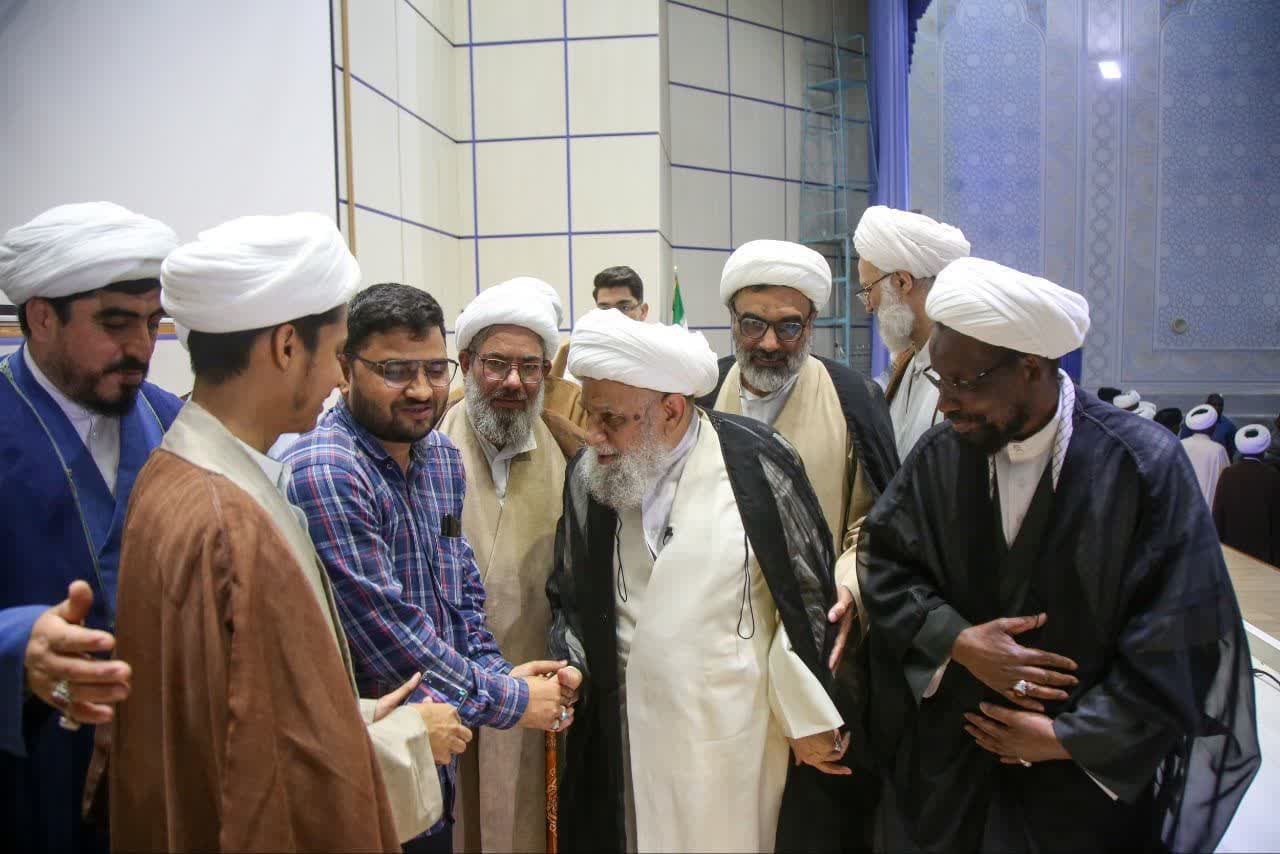 عمامه گذاری طلاب در مجتمع امام خمینی(ره) قم