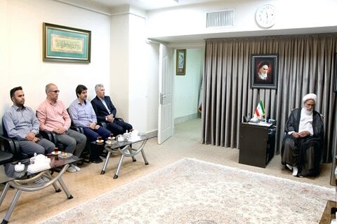 حجت‌الاسلام ‌والمسلمین غفوری، در دیدار با رئیس و معاونین سازمان انتقال خون کرمانشاه