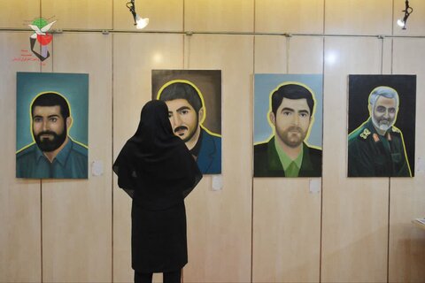 تصاویر برپایی نمایشگاه شهدا در خرم آباد