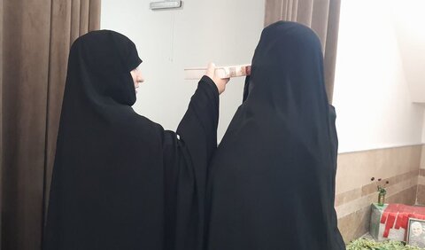 تصاویر تبلیغ جمعی از خواهران طلبه لرستانی در پذیرش‌ حداکثری علاقه مندان به حوزه‌‌ علمیه