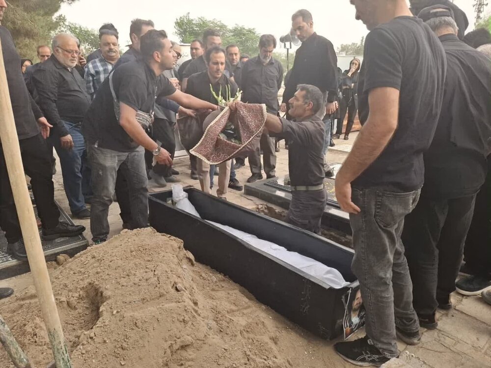 خبرنگار پیشکسوت کاشانی غریبانه تشییع و خاکسپاری شد