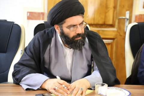 تصاویر/ نشست انتخاباتی مدیر حوزه‌ علمیه کردستان با کادر و اساتید مدرسه علمیه قروه