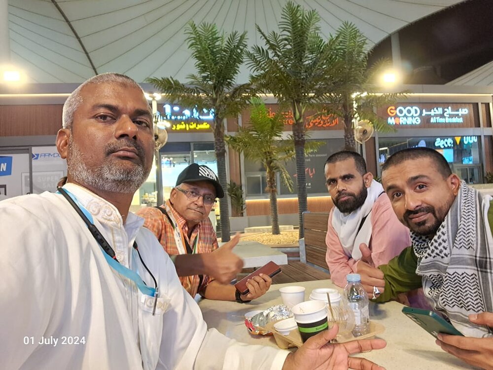 ईमान बढ़ाने वाली दुआओं की छाया में खाना ए खुदा के मेहमानों की स्वदेश वापसी