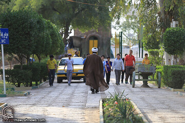 مخاطبان یک آخوند در یک روز انتخاباتی