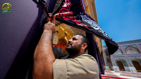 العتبة الكاظمية المقدسة تتوشح بالسواد استقبالًا لشهر محرم الحرام