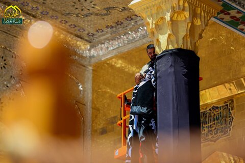 العتبة الكاظمية المقدسة تتوشح بالسواد استقبالًا لشهر محرم الحرام